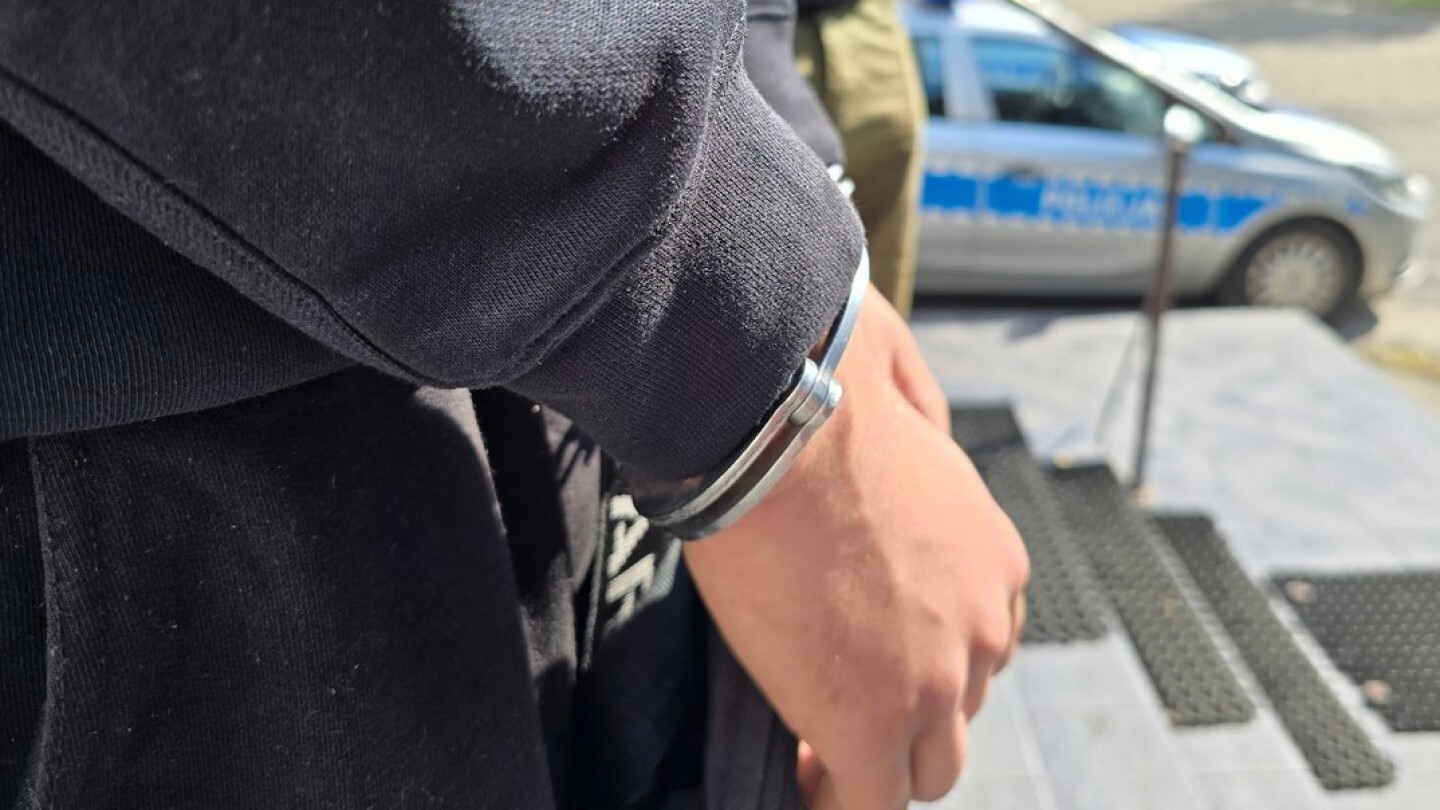 Kolejni poszukiwani listami gończymi w rękach bytomskich policjantów